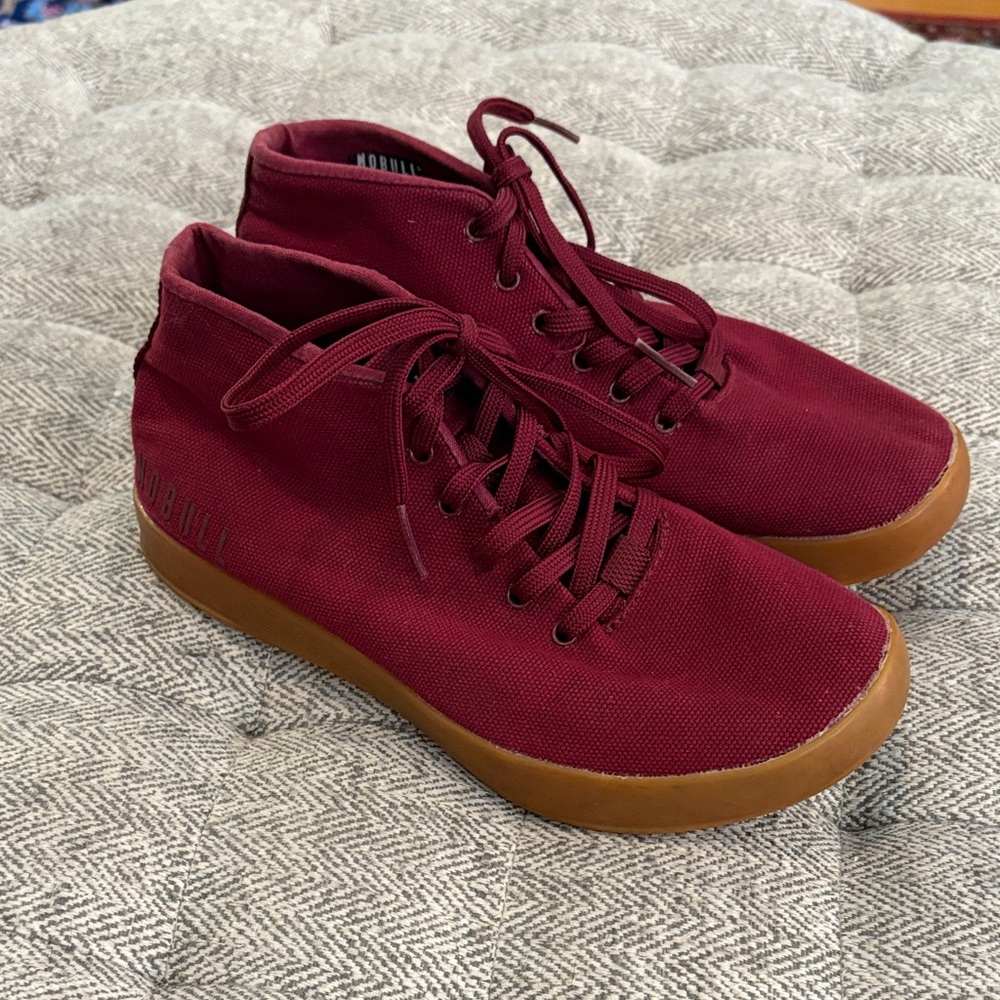 NOBULL canvas mid tops size M 7.5/W 9
